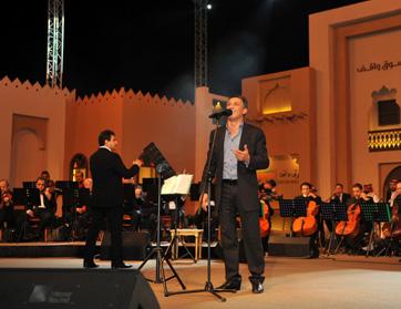 العبدللات والعراقي ينثران النغم الأصيل في سوق واقف